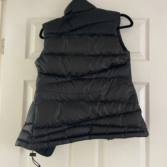 Nike Puffer Vest Worn Twice - Picture 8 of 8